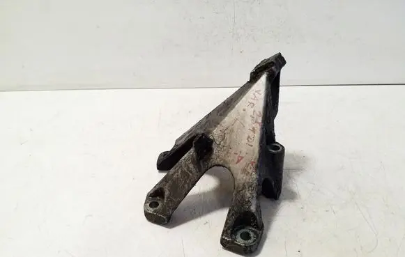 Audi A4 S4 B6 8E 8H Engine mounting bracket 8E0199307F