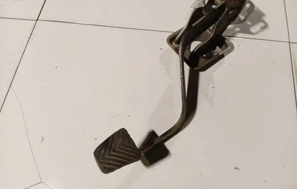 Mitsubishi Grandis Brake pedal 