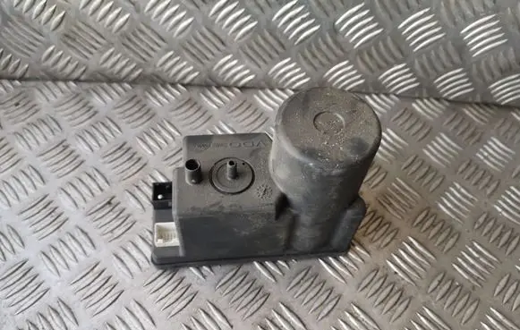 Audi A4 S4 B5 8D Central locking vacuum pump 4A0862257A