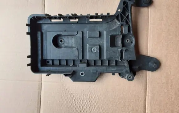 Volkswagen PASSAT B6 Battery bracket 