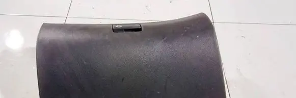 Glove box