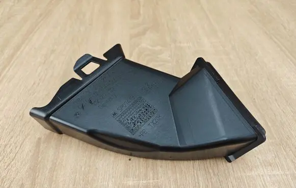 BMW 8 G16 Cabin air duct channel 7357247