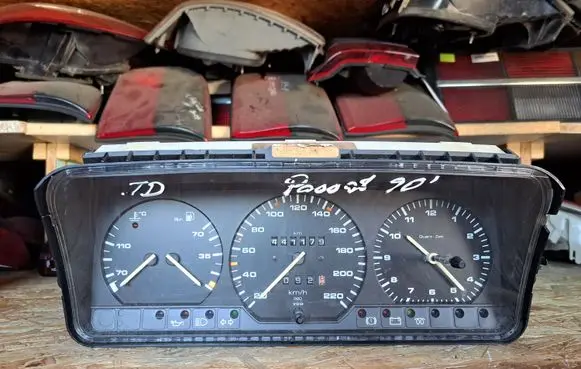 Volkswagen PASSAT B3 Speedometer (instrument cluster) 357919059 357919033