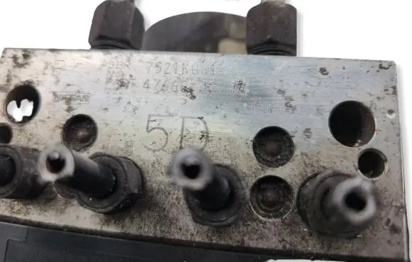 Nissan Navara D40 ABS Pump TD8405 75090120