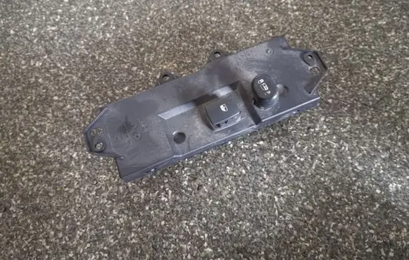 Chrysler Pacifica Other switches/knobs/shifts 04685982AF