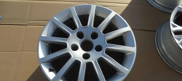 Audi A4 S4 B6 8E 8H R16 wheel hub/cap/trim 8E0601025H