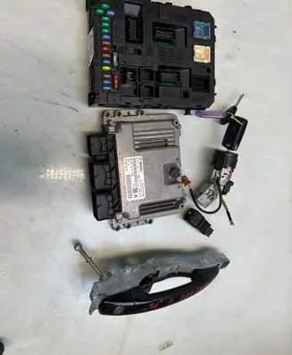 Citroen Berlingo Engine control unit/module 0261S05715 9666320880 9666824080