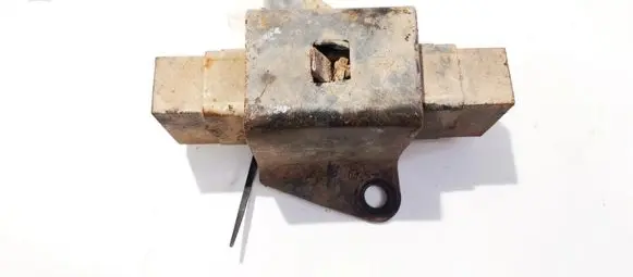 Nissan Almera Tino Engine mount bracket