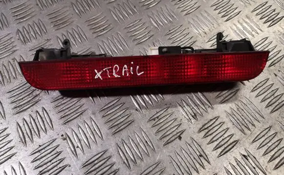 Nissan X-Trail T30 Third/center stoplight P1842
