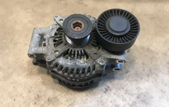 BMW 3 E90 E91 Generator/alternator 7550468