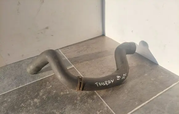 Volkswagen Touran I Engine coolant pipe/hose