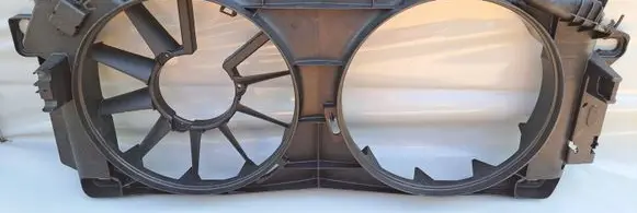 Radiator cooling fan shroud