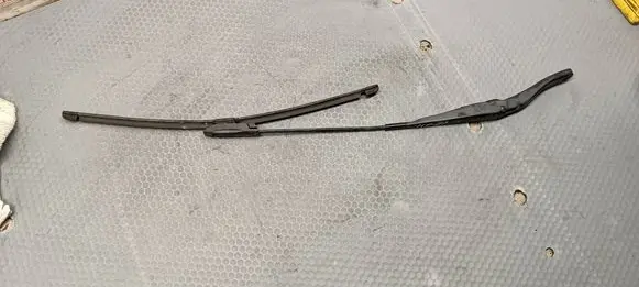 Dacia Sandero II Windshield/front glass wiper blade 