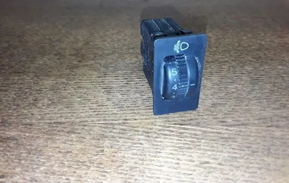 Toyota Avensis T250 Headlight level height control switch 8415205051