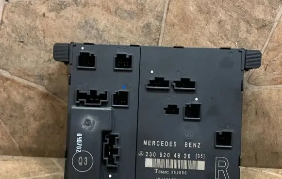 Mercedes-Benz SL R230 Door control unit/module A2308204826