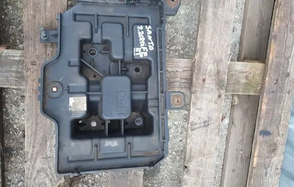 Hyundai Santa Fe Battery box tray 371502W100