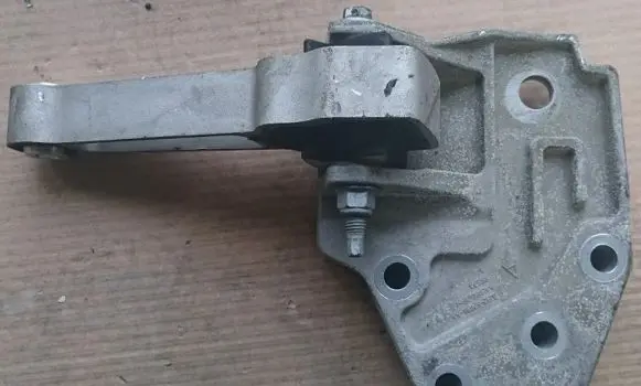 Land Rover Range Rover Evoque L538 Engine mount bracket BJ326P096AA