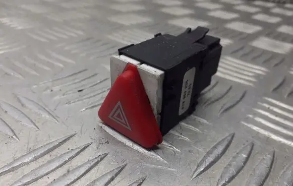 Skoda Fabia Mk1 (6Y) Hazard light switch 6Q4837402M