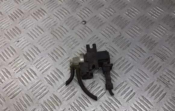 KIA Carens I Vacuum valve 72190316