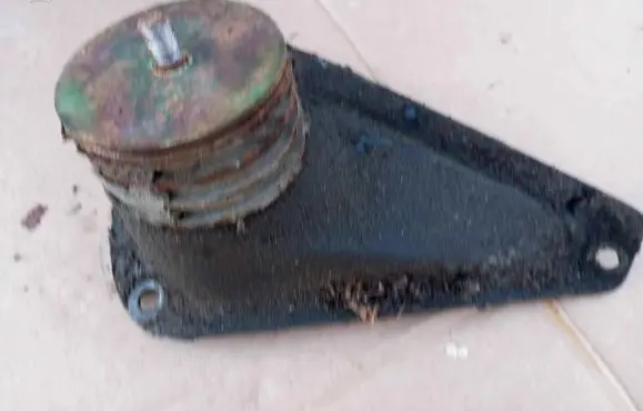Jaguar XJ X40 Engine mount bracket