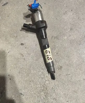Mazda CX-7 Fuel injector R2AA13H50