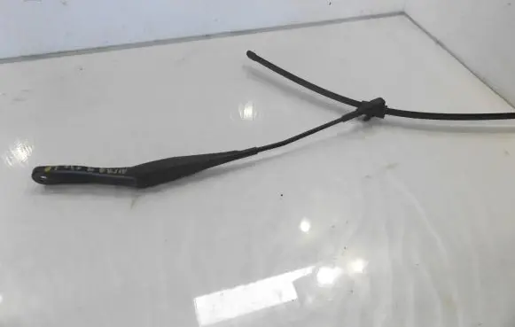Opel Astra H Front wiper blade arm