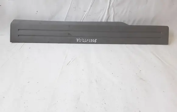 KIA Sorento Front sill trim cover 858703E000
