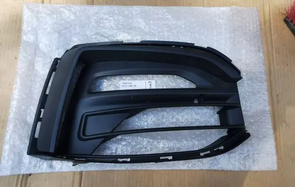 BMW 1 F40 Front fog light trim/grill 51117459716 51117459718 Kratka zderzaka przód prawa bmw f40