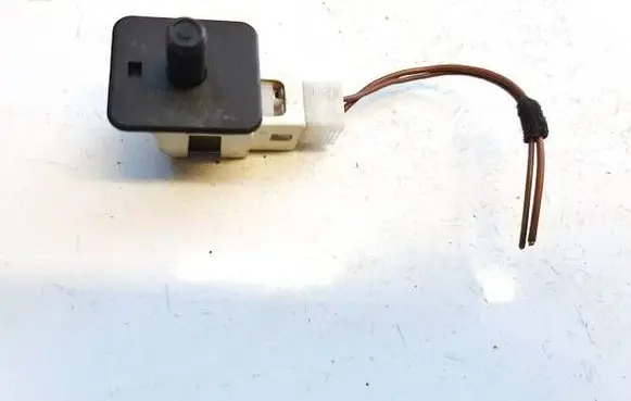 Mercedes-Benz E W211 Front door sensor 2028209410 30011501