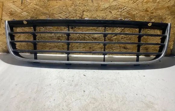 Volkswagen Jetta V Front bumper lower grill 1K0853101