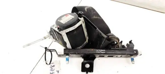 Opel Astra H Front seatbelt 560834901