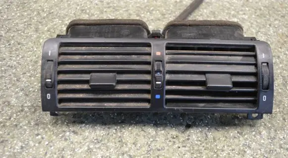 BMW 3 E46 Dash center air vent grill 8391179 335601