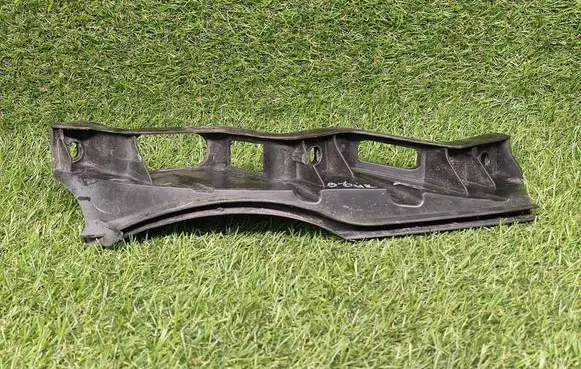 Volkswagen PASSAT B6 Front bumper mounting bracket 3C0807889A