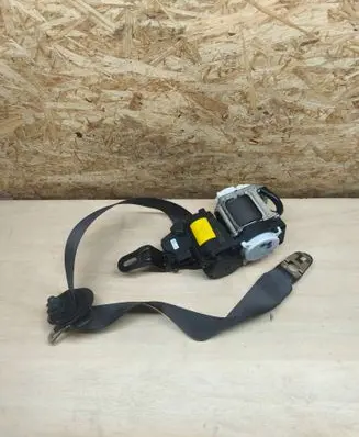 Mercedes-Benz CLS C257 Front seatbelt 