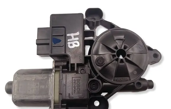 Skoda Octavia Mk3 (5E) Rear door window regulator motor 5Q0959812A 150003152