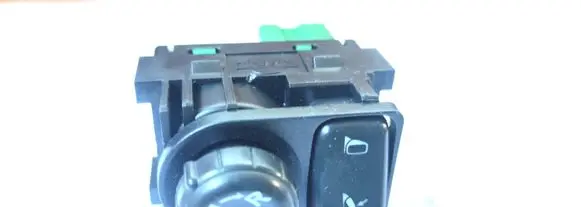 Nissan Qashqai Wing mirror switch