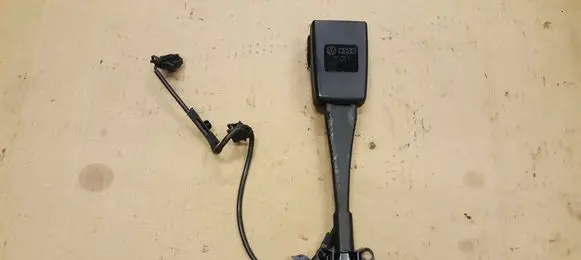Audi A4 S4 B8 8K Front seatbelt buckle 8K0857755F