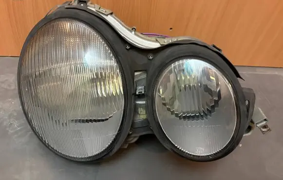 Mercedes-Benz E W210 Headlight/headlamp 14434600