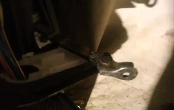 Mazda 3 I Front door check strap stopper 