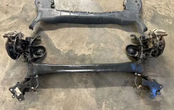 Renault Megane III Rear axle beam 555820001R