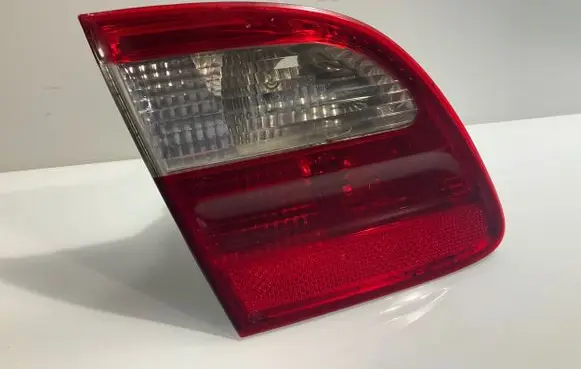Tailgate rear/tail lights