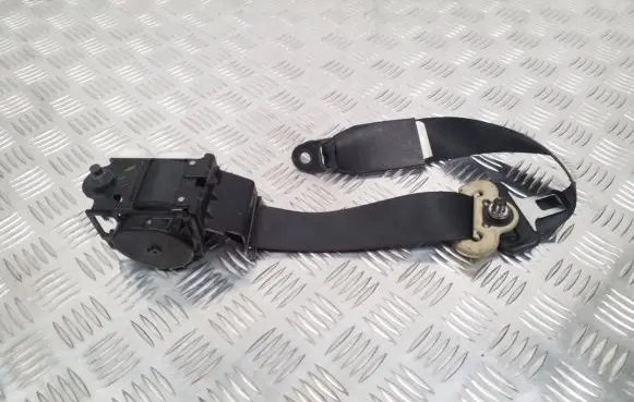 Infiniti FX Rear seatbelt