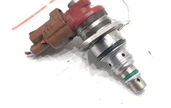 Toyota RAV 4 (XA20) Fuel pressure regulator 