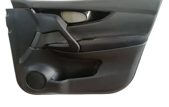 Nissan Qashqai Front door trim bar 