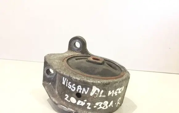 Nissan Almera Engine mount bracket
