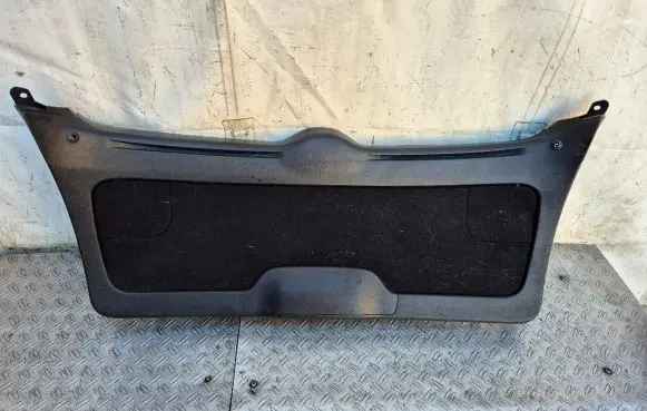 Tailgate trim