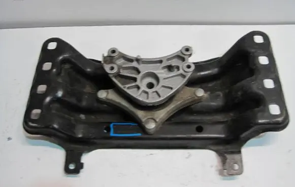 Mercedes-Benz GLK (X204) Gearbox mounting bracket A2042400302 1113Z06Q