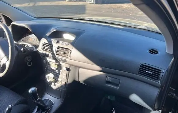Toyota Avensis Verso Dashboard 
