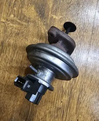 BMW 5 E60 E61 EGR valve 700684140 70068412 7801942