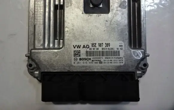 Volkswagen Golf VII Engine control unit/module 05E907309